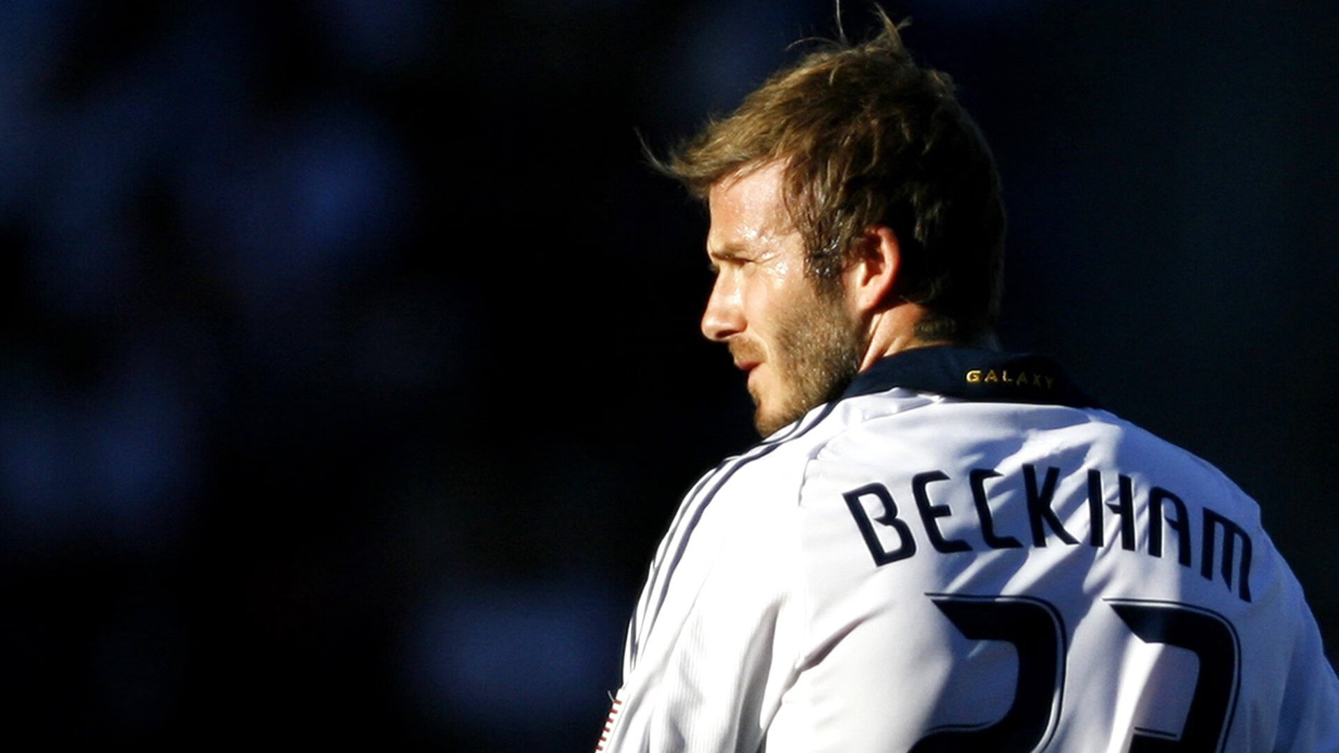 强硬防守球队用身体碾压对手,防守强硬的球员